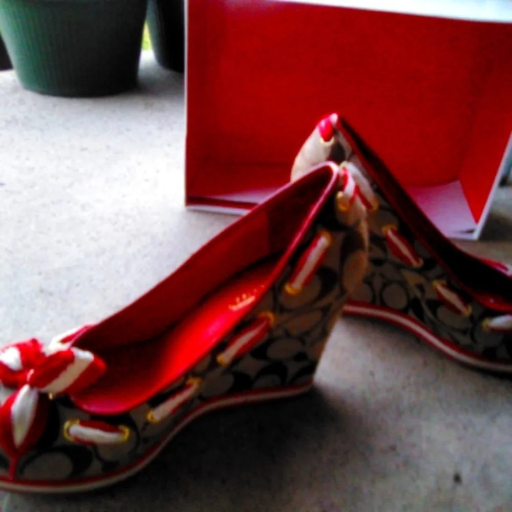 Coach - Picture 2 of 2